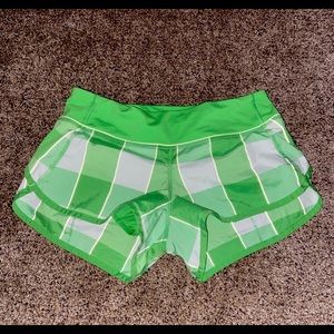 LULU LEMON SHORTS SIZE 4